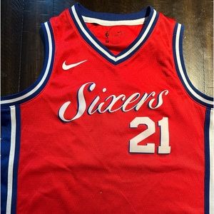 Boys size M Sixers jersey